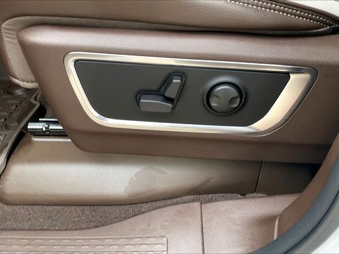 New 2026 RAM 1500 Laramie AWD/4WD image 17
