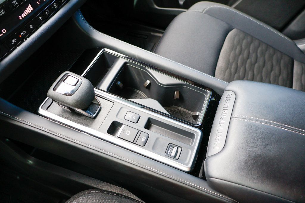 Used 2025 Nissan Pathfinder SV FWD image 19
