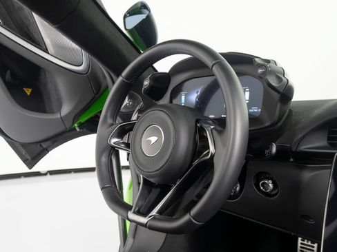 Used 2025 McLaren Artura Spider RWD image 27