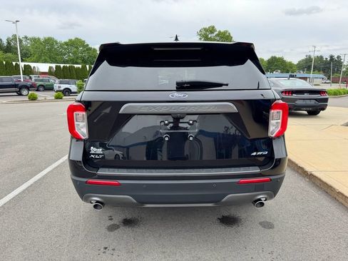 Certified 2023 Ford Explorer XLT w/ Equipment Group 202A AWD/4WD image 7