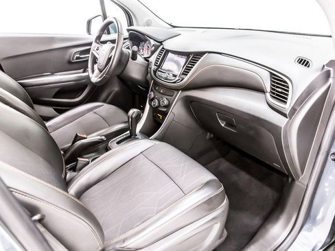 Used 2022 Chevrolet Trax LT w/ LT Convenience Package FWD image 31