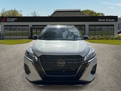 Used 2023 Nissan Kicks SR w/ SR Premium Package FWD image 8