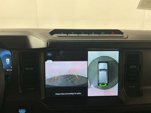 Used 2025 Ford Bronco Badlands image 12