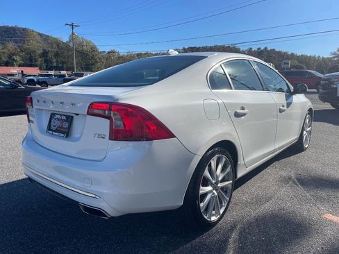 Used 2017 Volvo S60 T5 Inscription image 9