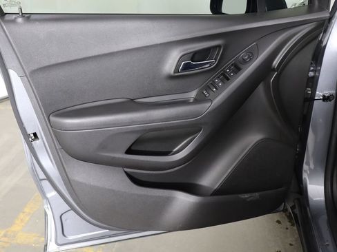 Used 2019 Chevrolet Trax LT w/ LT Convenience Package FWD image 19