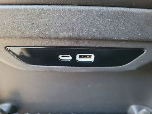 Used 2024 Chrysler Pacifica Touring-L image 27