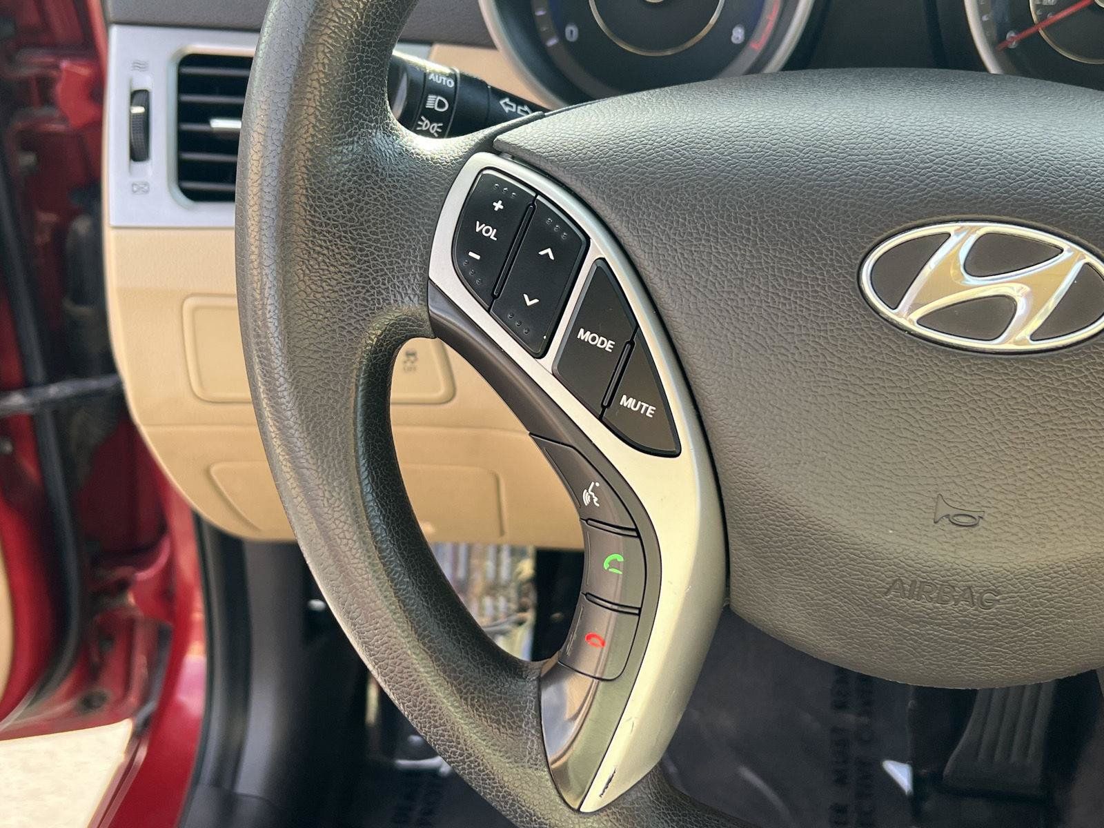 Used 2011 Hyundai Elantra GLS w/ Navigation Pkg 4 FWD image 31