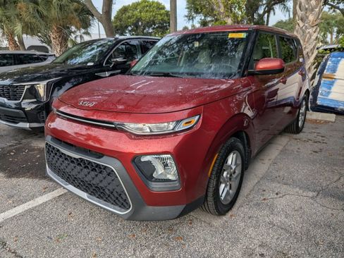 Used 2022 Kia Soul LX w/ Technology Package FWD image 3