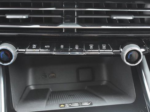 New 2026 Chevrolet Traverse LT w/ Driver Confidence Package FWD image 27