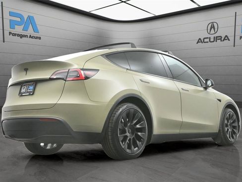 Used 2021 Tesla Model Y Long Range image 36