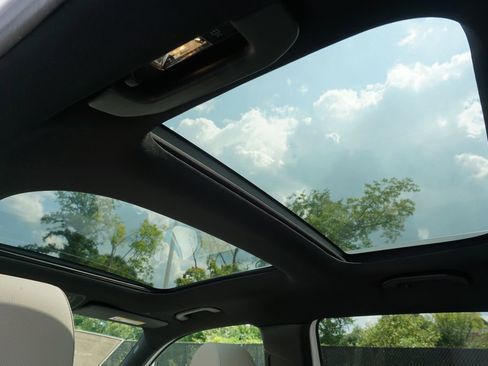 New 2025 Mercedes-Benz GLB 250 4MATIC image 16