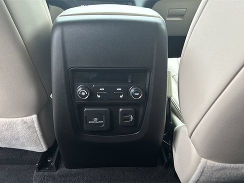 Used 2023 Buick Enclave Avenir FWD image 11