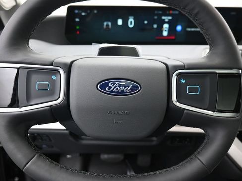 New 2025 Ford Expedition Active image 12