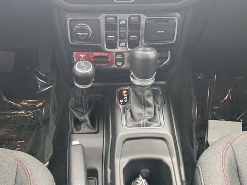 New 2025 Jeep Wrangler Unlimited Rubicon image 17