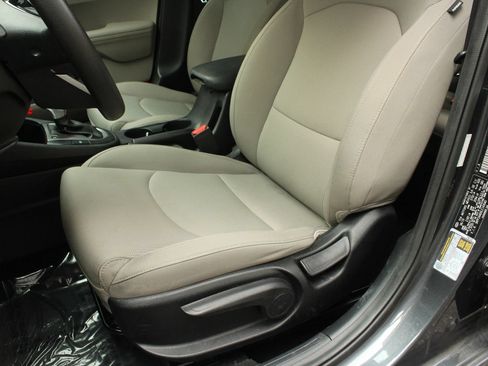 Used 2020 Kia Forte LXS FWD image 17