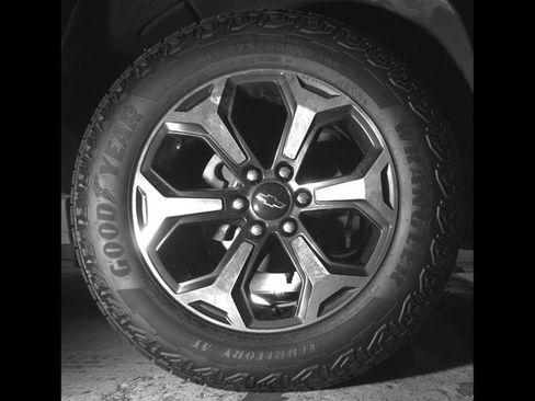 Used 2018 Chevrolet Tahoe 4WD w/ Skid Plate Package image 10
