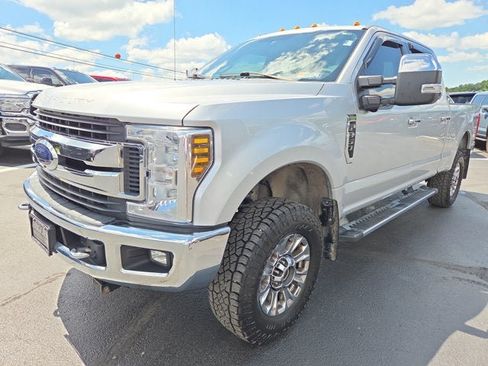 Used 2019 Ford F350 XLT w/ XLT Premium Package AWD/4WD image 2