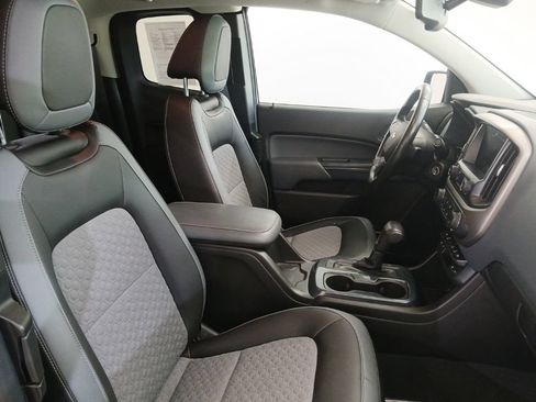 Used 2020 Chevrolet Colorado Z71 AWD/4WD image 12