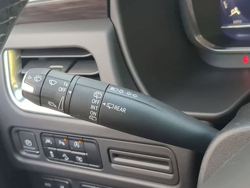 Used 2023 Chevrolet Suburban Z71 w/ Luxury Package image 24