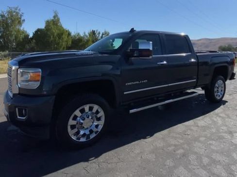 Used 2019 GMC Sierra 2500 Denali w/ Duramax Plus Package AWD/4WD image 4
