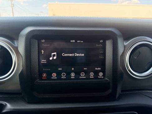 Used 2020 Jeep Wrangler Unlimited Sahara AWD/4WD image 30