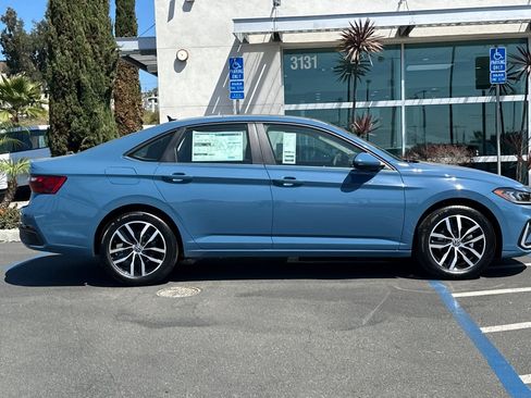 New 2026 Volkswagen Jetta SE FWD image 4