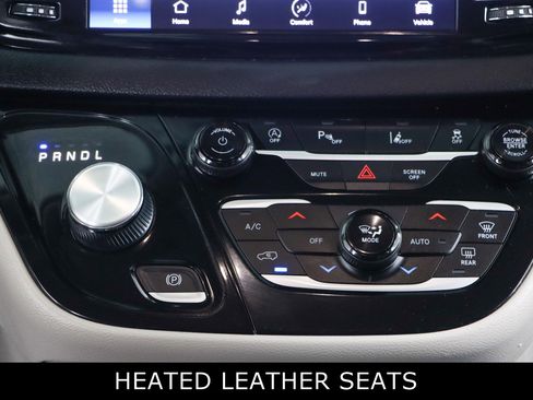 Used 2023 Chrysler Pacifica Touring-L FWD image 20