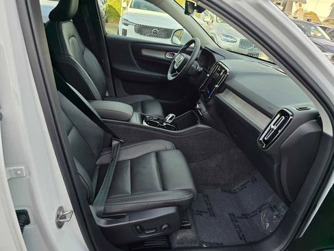 Certified 2025 Volvo XC40 B5 Plus image 11
