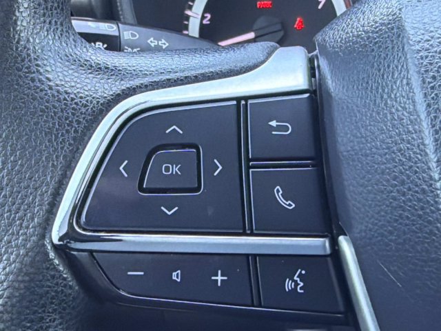 Used 2023 Toyota Highlander L FWD image 25