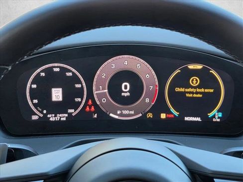 Used 2024 Porsche Panamera image 11