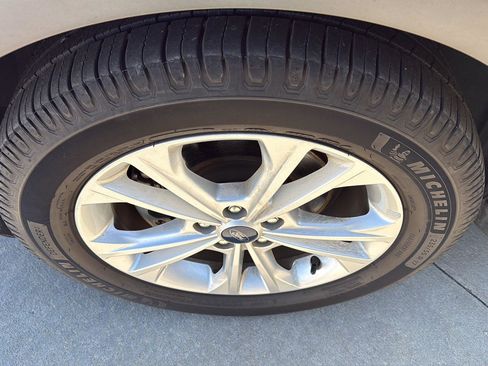 Used 2018 Ford Escape SE image 4