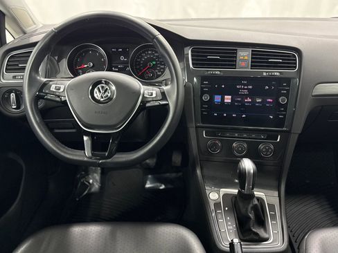 Used 2019 Volkswagen Golf SE image 17