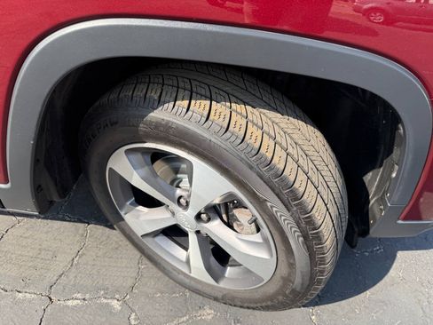 Used 2020 Jeep Cherokee Limited AWD/4WD image 31