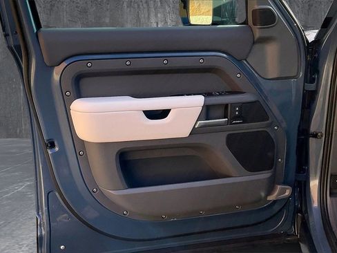 Used 2025 Land Rover Defender 110 S image 20