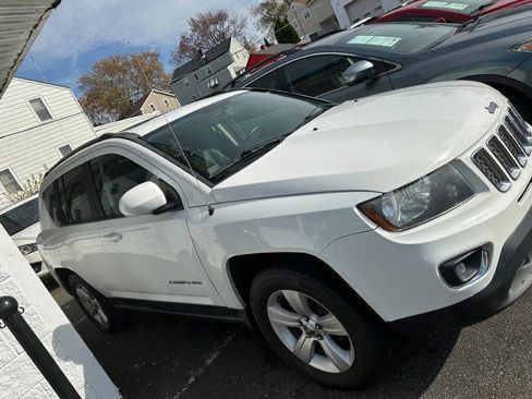 Used 2015 Jeep Compass High Altitude image 2