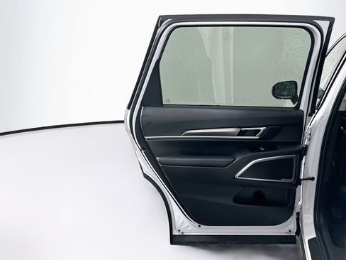 Used 2025 Kia Telluride S FWD image 28