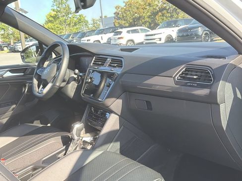 Used 2023 Volkswagen Tiguan SE R-Line FWD image 19