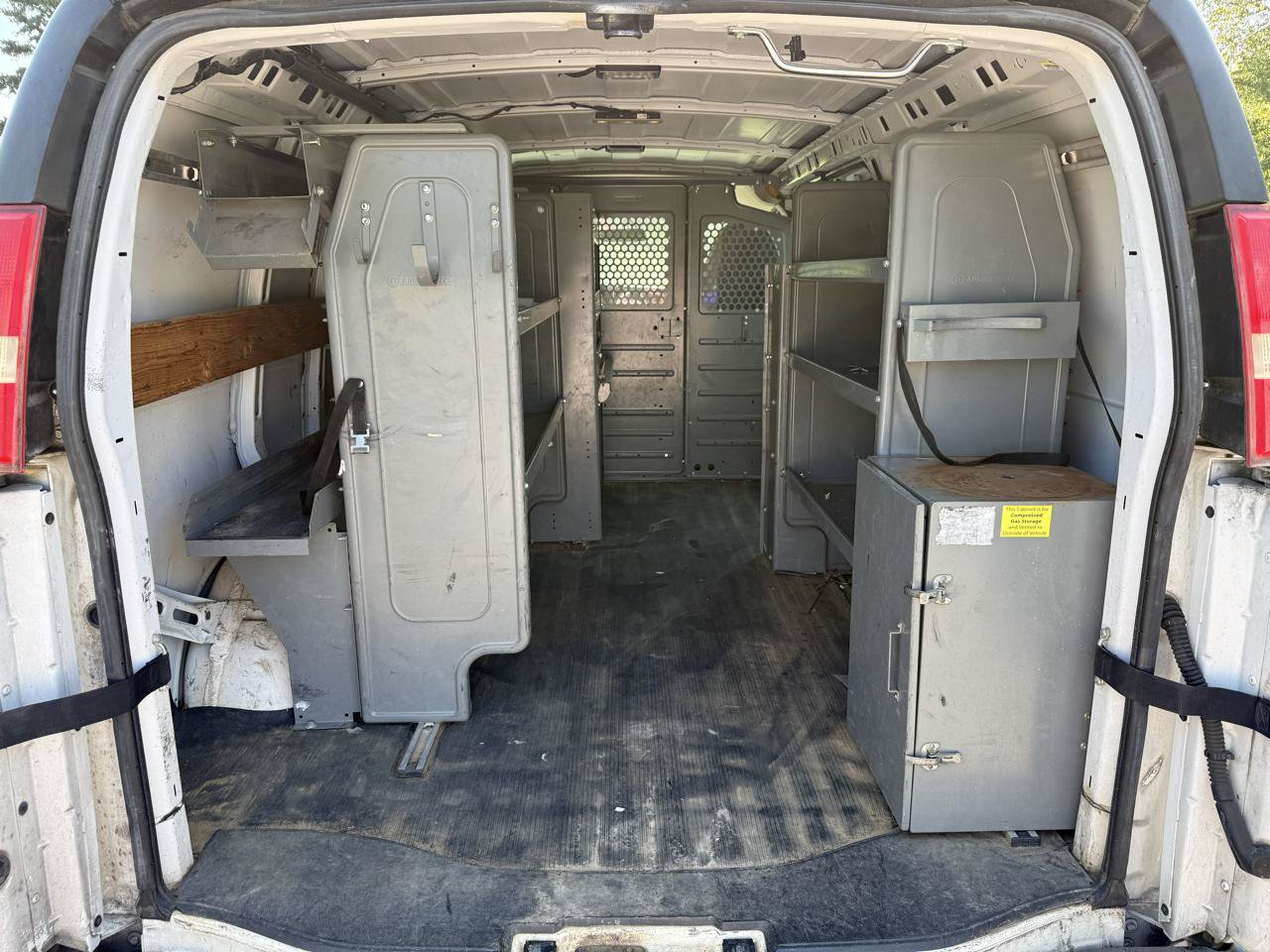 Used 2015 Chevrolet Express 2500 RWD image 21
