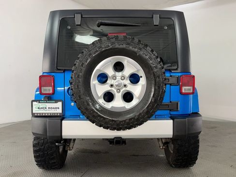 Used 2015 Jeep Wrangler Unlimited Sahara w/ Connectivity Group AWD/4WD image 8