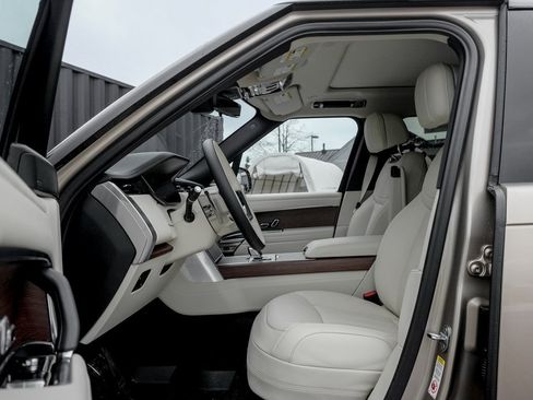 New 2026 Land Rover Range Rover SE image 9