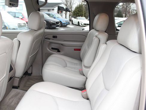 Used 2005 Chevrolet Suburban 2500 LT w/ Preferred Equipment Group image 20