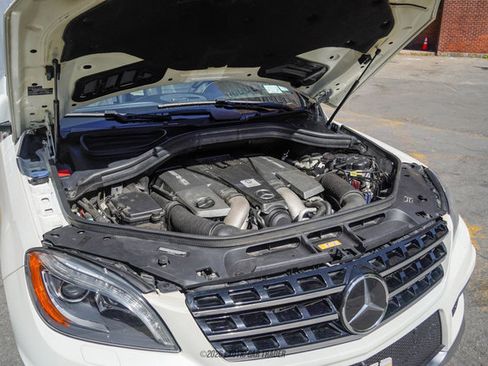 Used 2015 Mercedes-Benz ML 63 AMG 4MATIC image 17