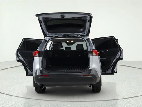 Used 2025 Toyota RAV4 LE AWD/4WD image 7