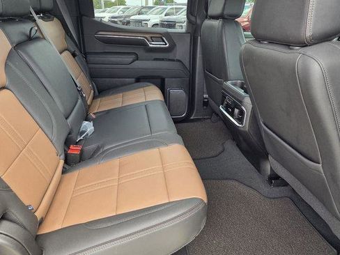 Used 2024 Chevrolet Silverado 1500 High Country w/ Z71 Off-Road Package AWD/4WD image 14