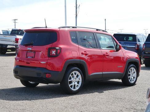 Used 2019 Jeep Renegade Latitude FWD image 3