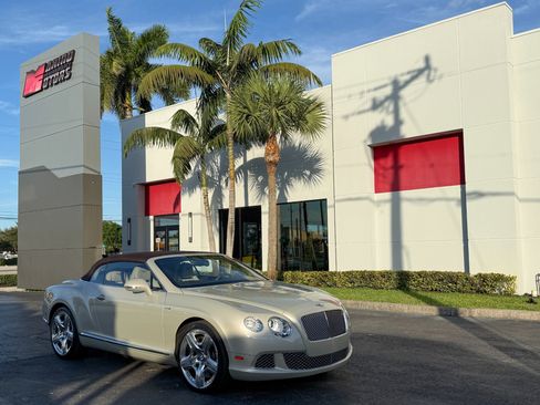 Used 2015 Bentley Continental GT image 2