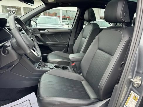 Certified 2022 Volkswagen Tiguan SE R-Line AWD/4WD image 12
