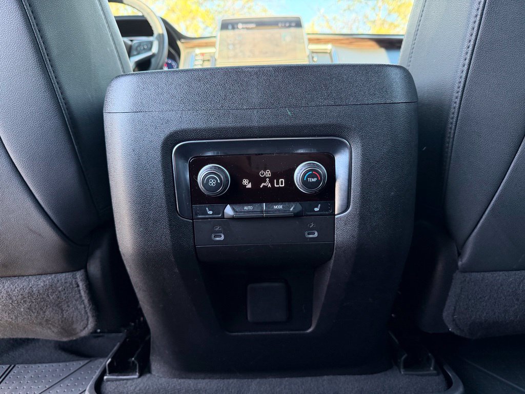 Used 2022 Chevrolet Tahoe Z71 w/ Luxury Package AWD/4WD image 27