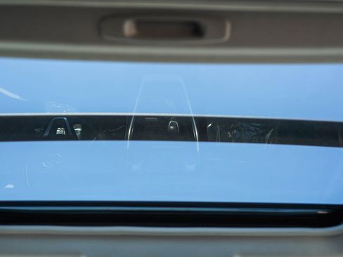 Used 2022 Toyota RAV4 XLE Premium image 17