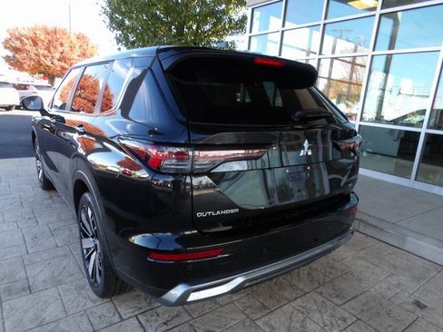 New 2025 Mitsubishi Outlander SE image 5